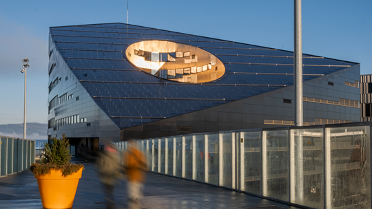 Powerhouse Brattørkaia toimistorakennus sijaitsee Trondheimissa Norjassa.